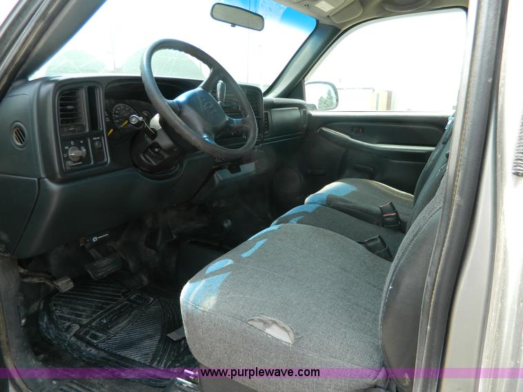 image for item H2443 1999 Chevrolet Silverado 1500 pickup truck