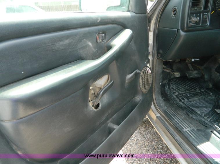 image for item H2443 1999 Chevrolet Silverado 1500 pickup truck