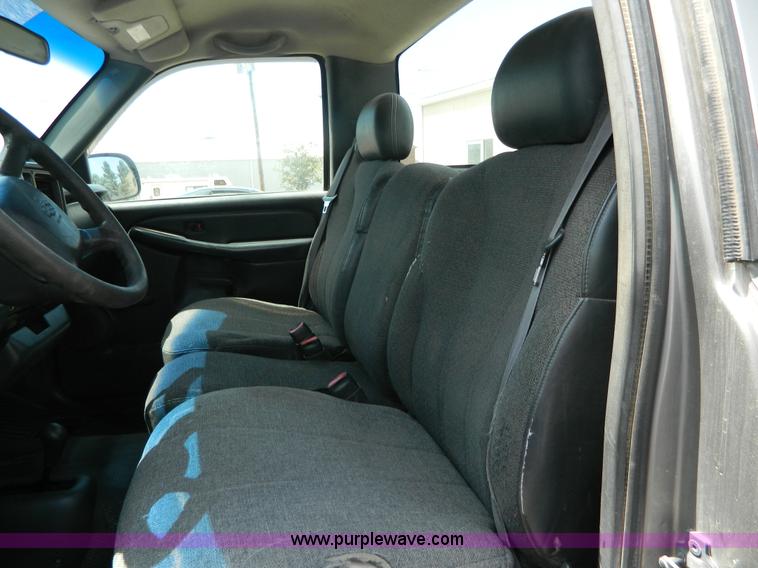 image for item H2443 1999 Chevrolet Silverado 1500 pickup truck