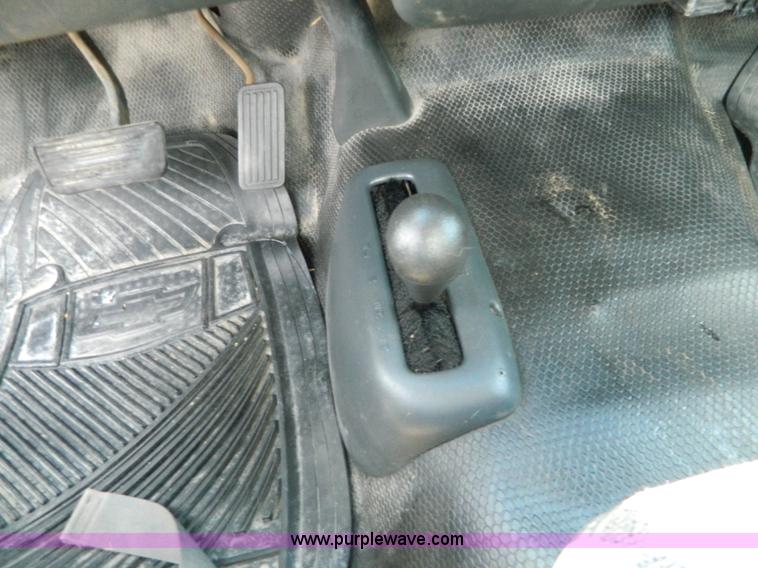 image for item H2443 1999 Chevrolet Silverado 1500 pickup truck