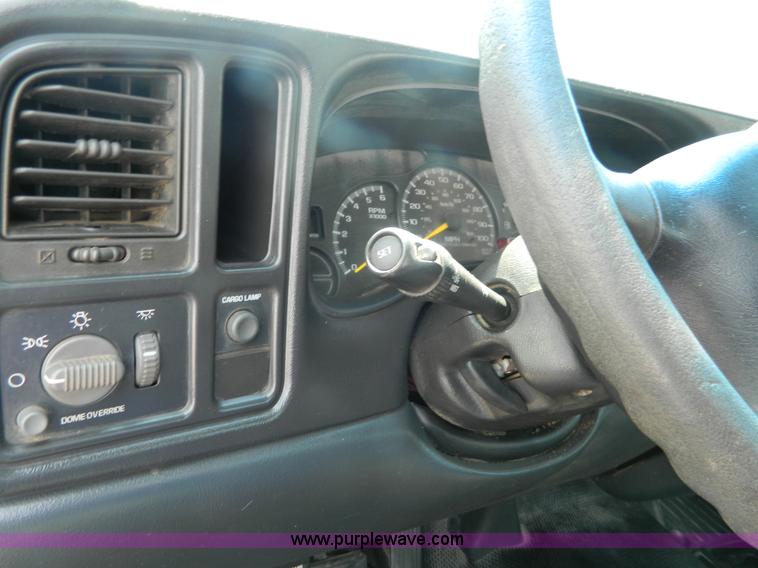 image for item H2443 1999 Chevrolet Silverado 1500 pickup truck