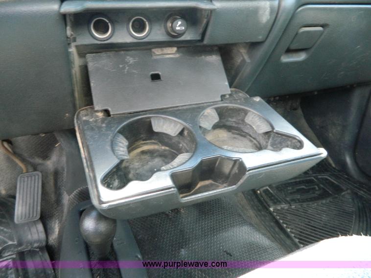 image for item H2443 1999 Chevrolet Silverado 1500 pickup truck