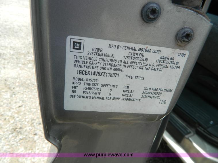 image for item H2443 1999 Chevrolet Silverado 1500 pickup truck