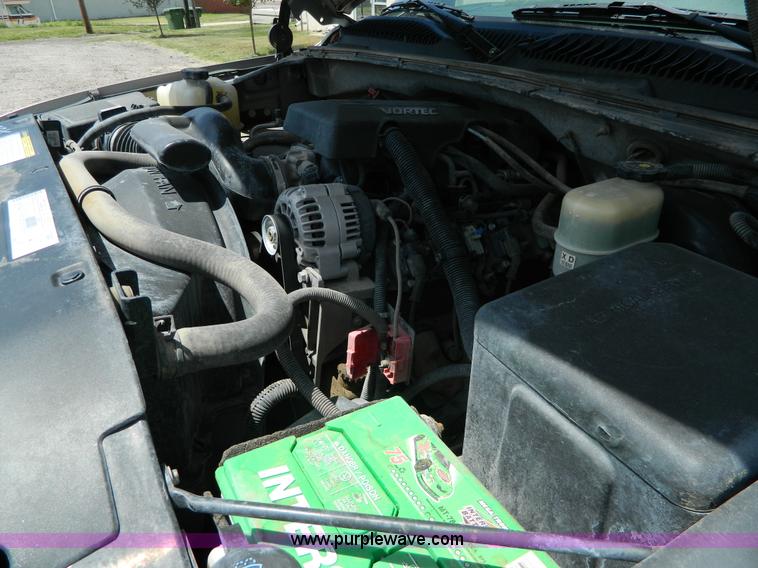 image for item H2443 1999 Chevrolet Silverado 1500 pickup truck