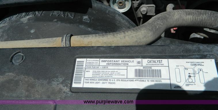 image for item H2443 1999 Chevrolet Silverado 1500 pickup truck