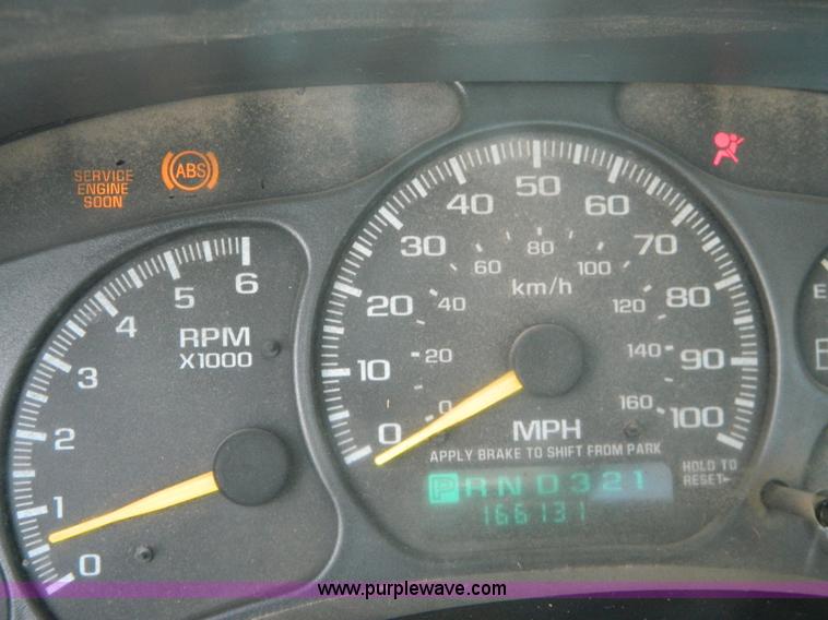 image for item H2443 1999 Chevrolet Silverado 1500 pickup truck