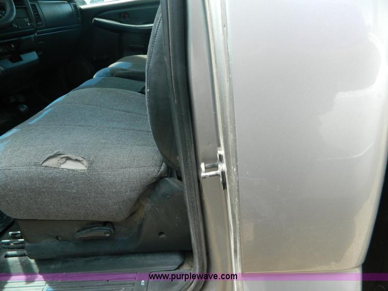 image for item H2443 1999 Chevrolet Silverado 1500 pickup truck