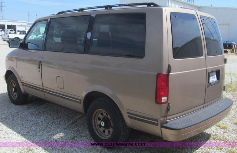 image for item H8836 1995 Chevrolet Astro van