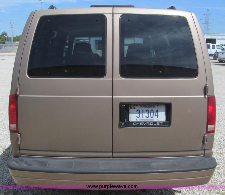 image for item H8836 1995 Chevrolet Astro van