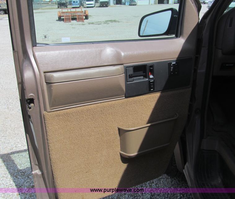 image for item H8836 1995 Chevrolet Astro van