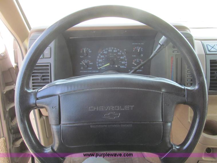 image for item H8836 1995 Chevrolet Astro van