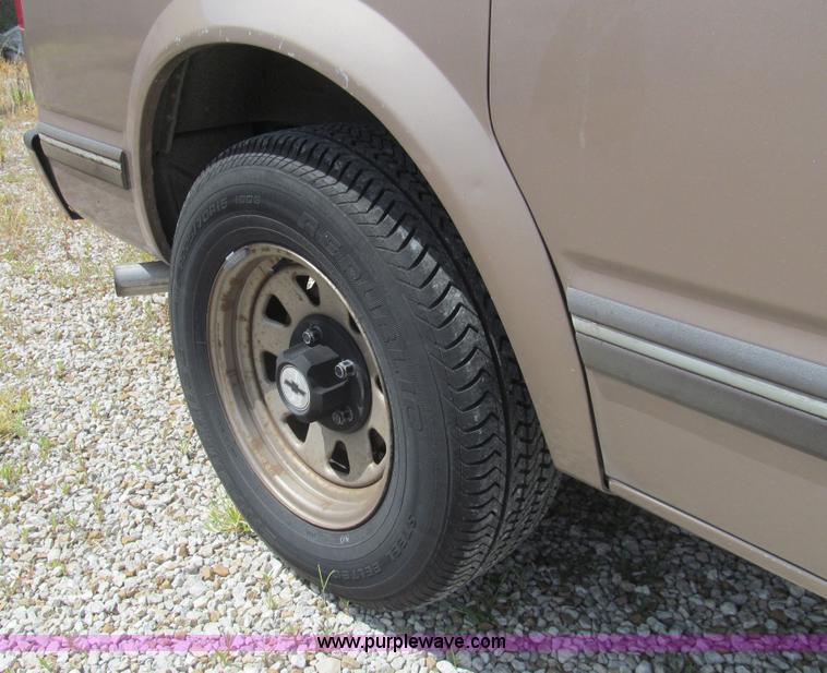 image for item H8836 1995 Chevrolet Astro van