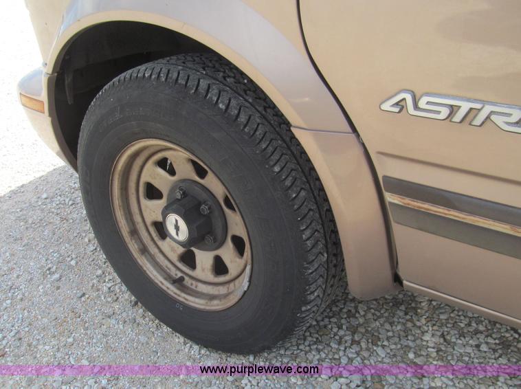 image for item H8836 1995 Chevrolet Astro van