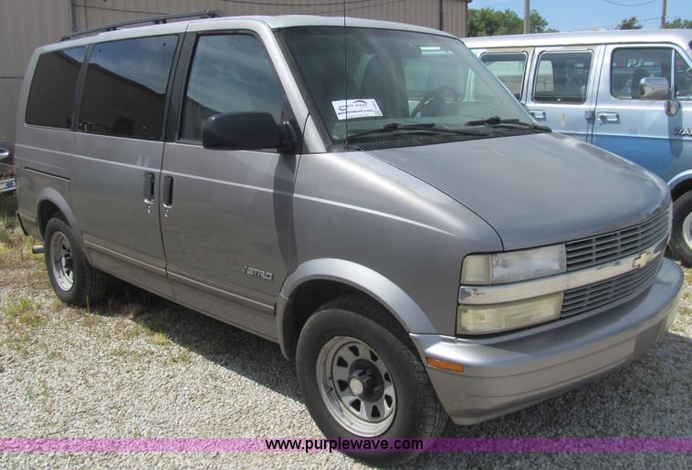 image for item H8837 1995 Chevrolet Astro van