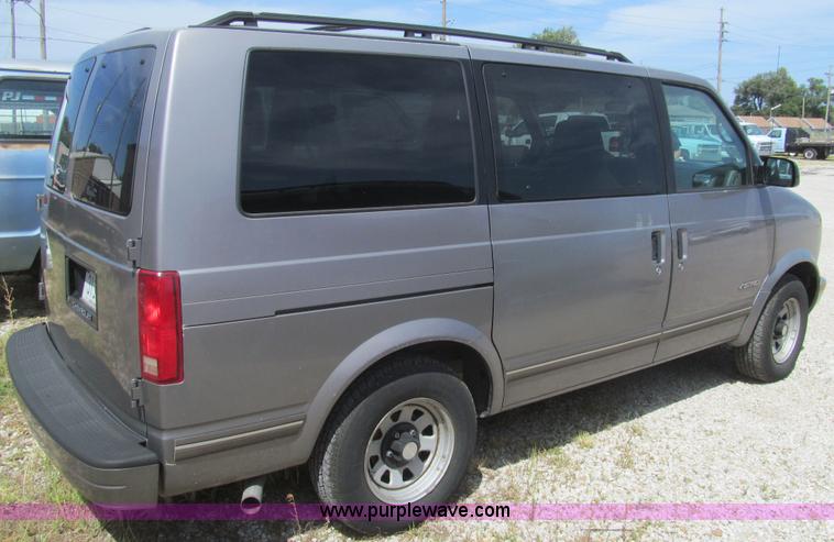 image for item H8837 1995 Chevrolet Astro van