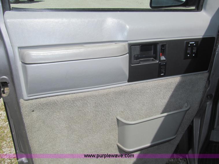 image for item H8837 1995 Chevrolet Astro van