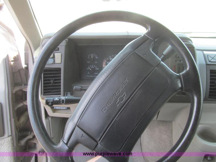 image for item H8837 1995 Chevrolet Astro van