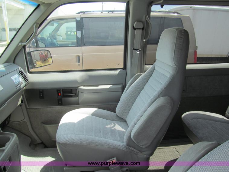 image for item H8837 1995 Chevrolet Astro van