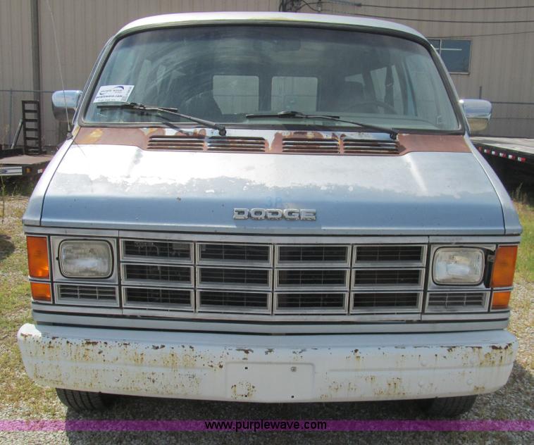 image for item H8838 1989 Dodge Ram Wagon 250 van
