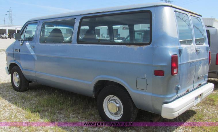 image for item H8838 1989 Dodge Ram Wagon 250 van