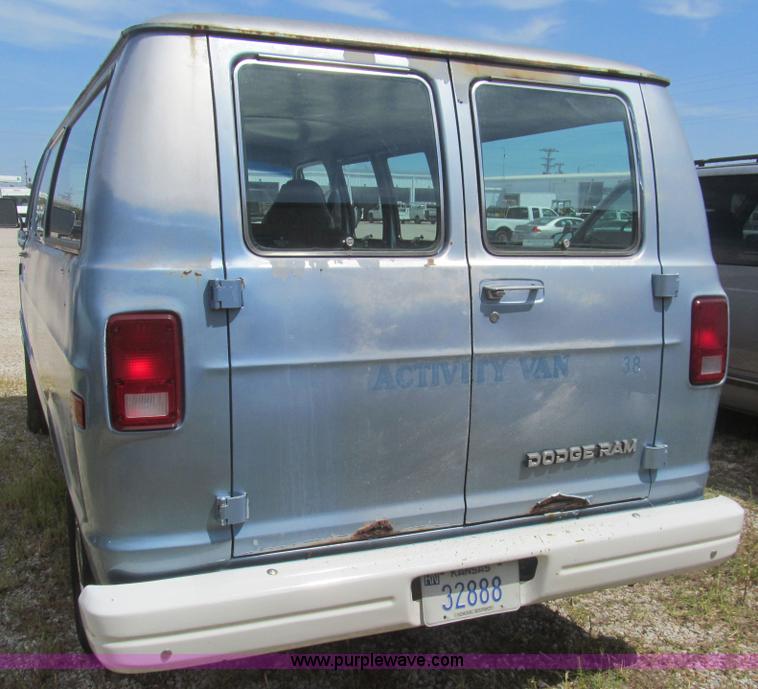 image for item H8838 1989 Dodge Ram Wagon 250 van