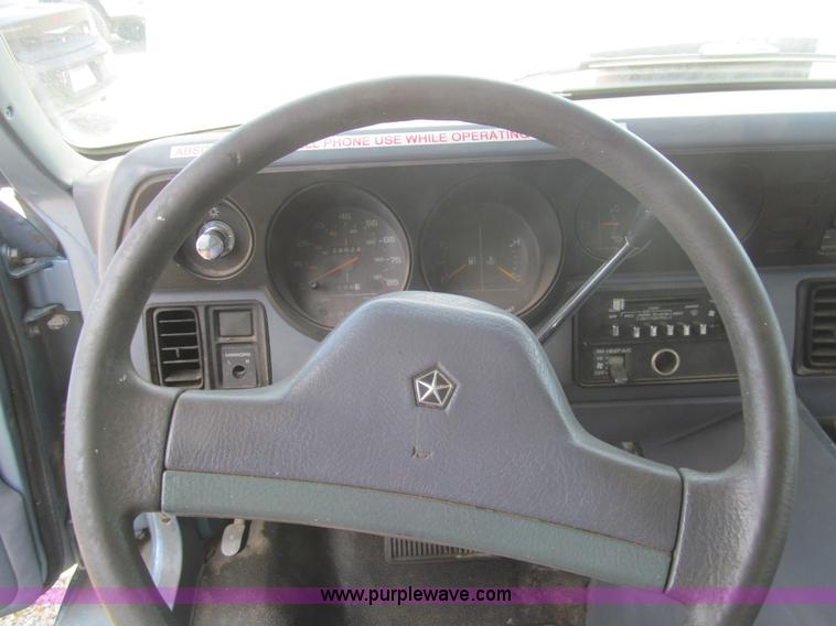 image for item H8838 1989 Dodge Ram Wagon 250 van