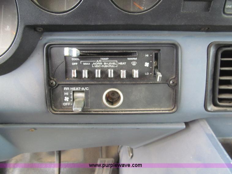 image for item H8838 1989 Dodge Ram Wagon 250 van