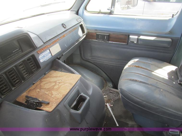 image for item H8838 1989 Dodge Ram Wagon 250 van
