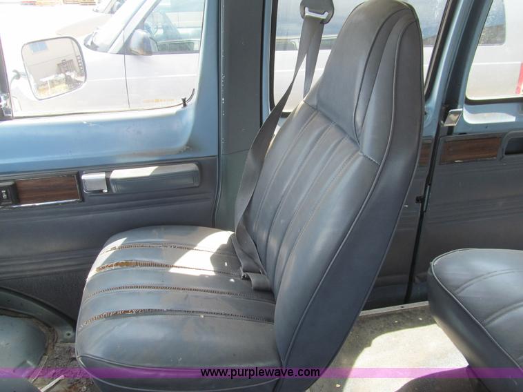 image for item H8838 1989 Dodge Ram Wagon 250 van