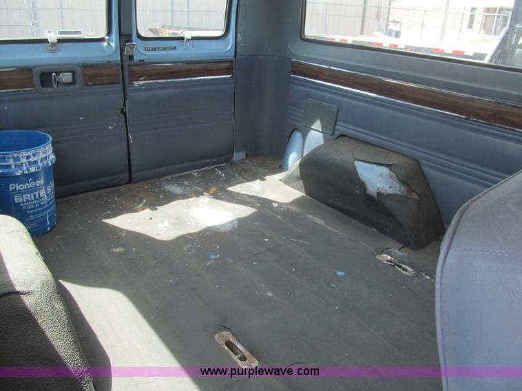 image for item H8838 1989 Dodge Ram Wagon 250 van