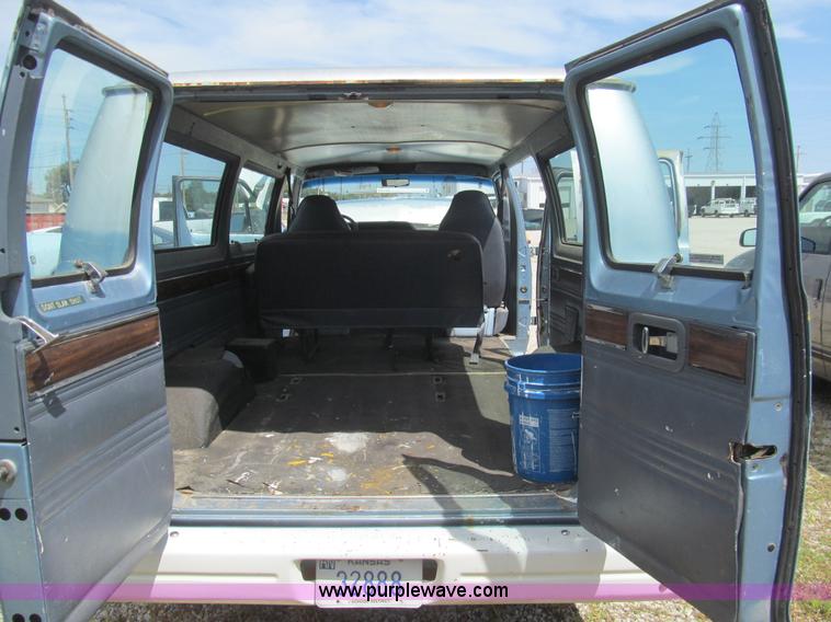 image for item H8838 1989 Dodge Ram Wagon 250 van