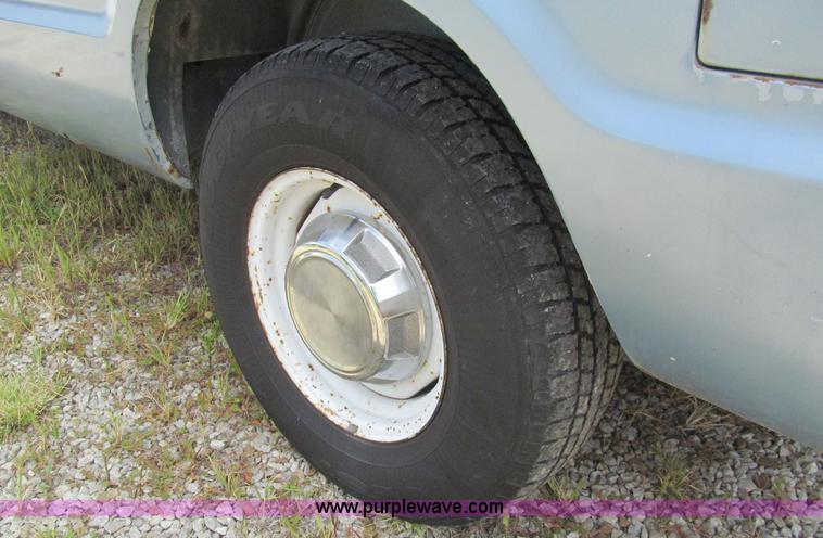 image for item H8838 1989 Dodge Ram Wagon 250 van