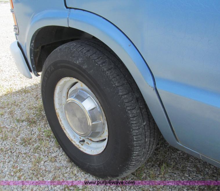 image for item H8838 1989 Dodge Ram Wagon 250 van