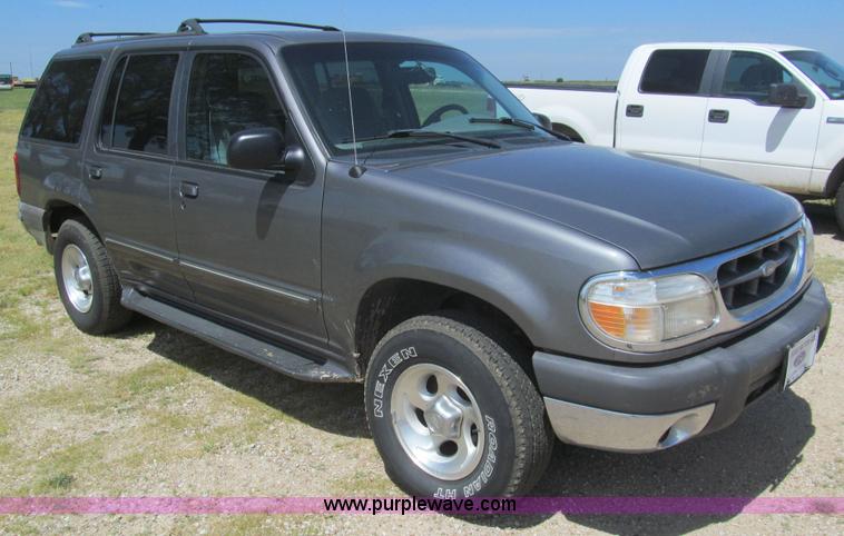 image for item H8839 1999 Ford Explorer XLT SUV