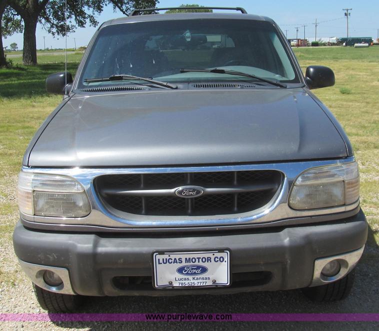 image for item H8839 1999 Ford Explorer XLT SUV