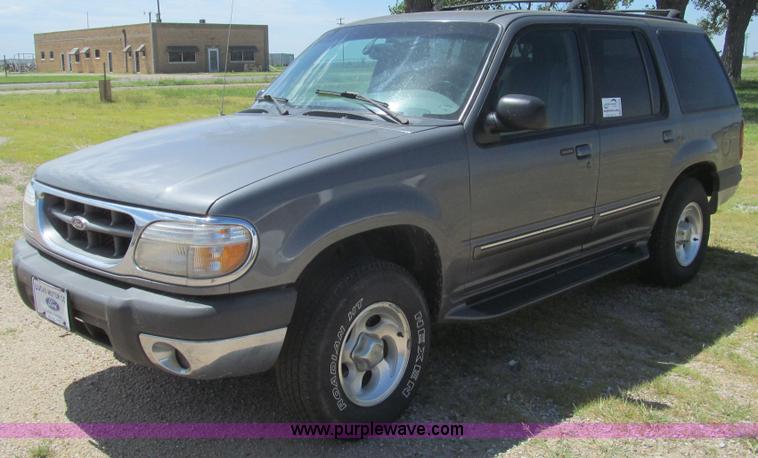 image for item H8839 1999 Ford Explorer XLT SUV