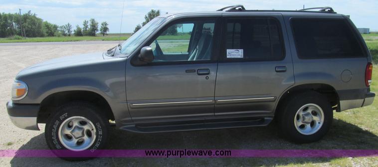 image for item H8839 1999 Ford Explorer XLT SUV