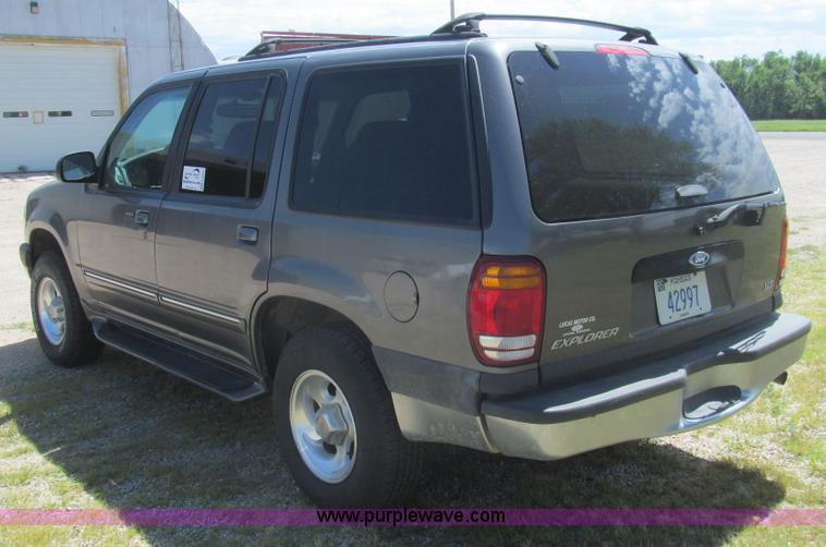 image for item H8839 1999 Ford Explorer XLT SUV