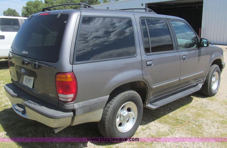 image for item H8839 1999 Ford Explorer XLT SUV