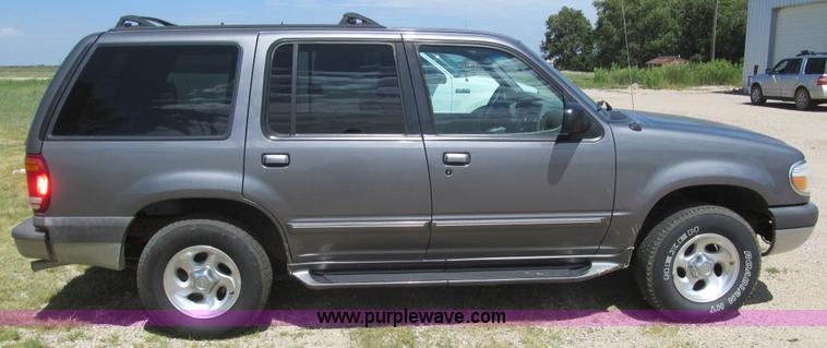 image for item H8839 1999 Ford Explorer XLT SUV