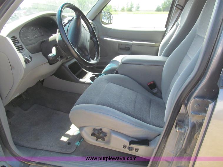 image for item H8839 1999 Ford Explorer XLT SUV