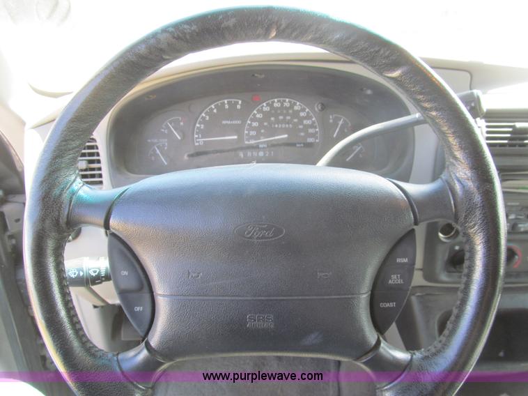 image for item H8839 1999 Ford Explorer XLT SUV