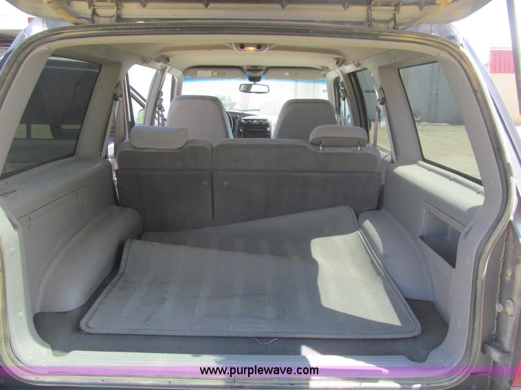 image for item H8839 1999 Ford Explorer XLT SUV