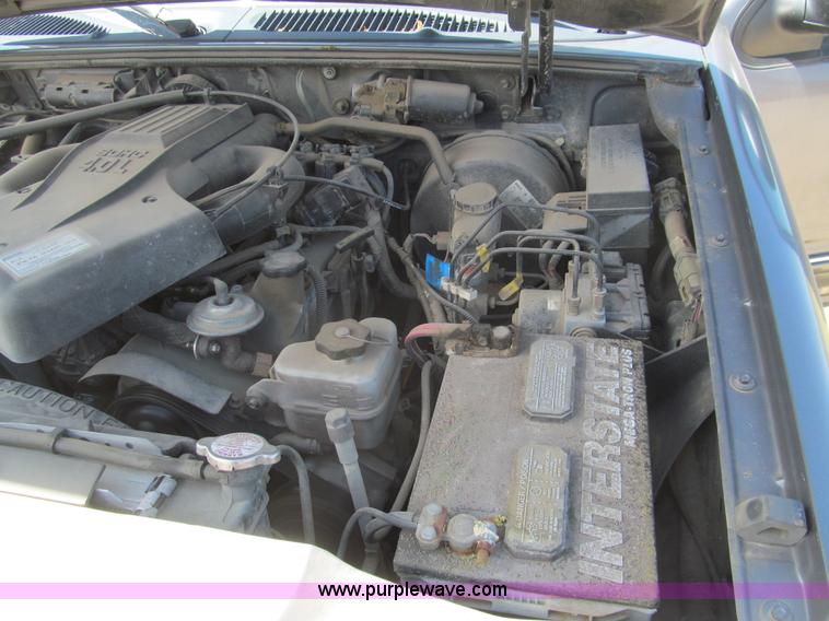 image for item H8839 1999 Ford Explorer XLT SUV