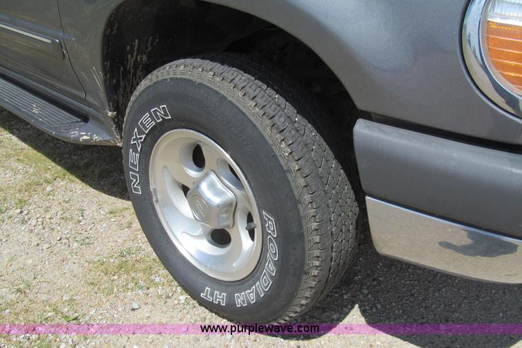 image for item H8839 1999 Ford Explorer XLT SUV