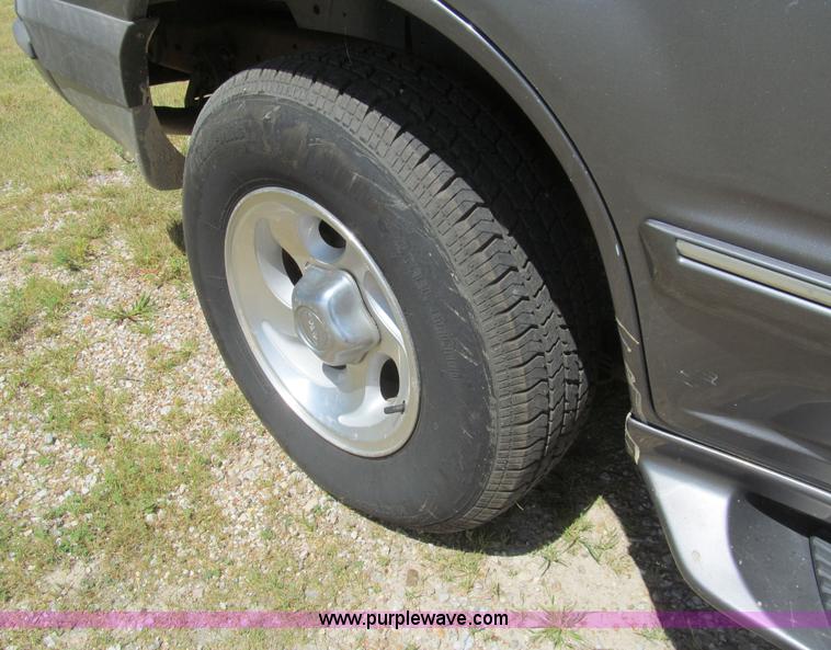 image for item H8839 1999 Ford Explorer XLT SUV