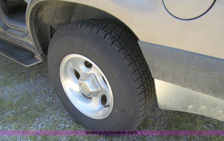 image for item H8839 1999 Ford Explorer XLT SUV