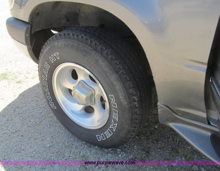 image for item H8839 1999 Ford Explorer XLT SUV