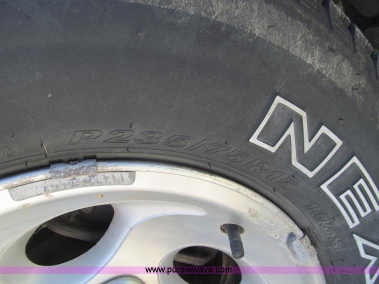 image for item H8839 1999 Ford Explorer XLT SUV