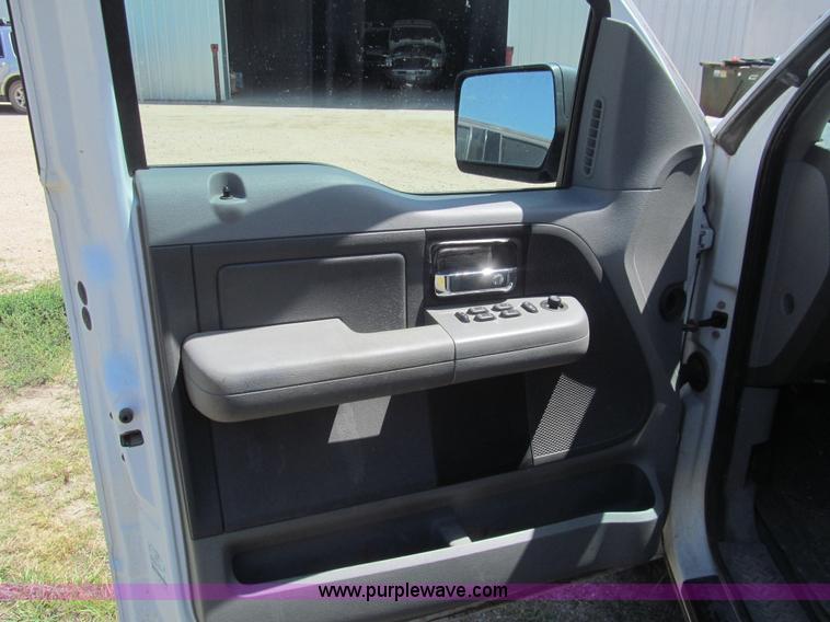 image for item H8840 2007 Ford F150 XLT SuperCrew pickup truck